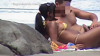 Gros Seins Et Cul Exposés Dans Cette Vidéo De Sexe Amateur Sur La Plage