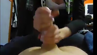 Veľký Penis Handjob S Horúcou Amatérkou